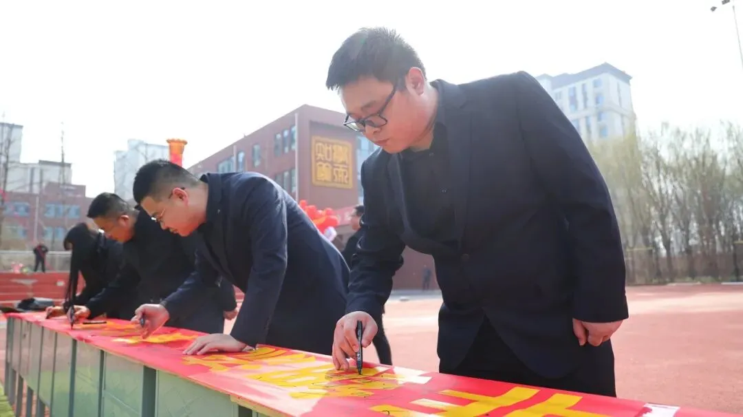 开战!英华少年策马燃百日,踏风而上,中考必胜!-第101张图片-四季读书网