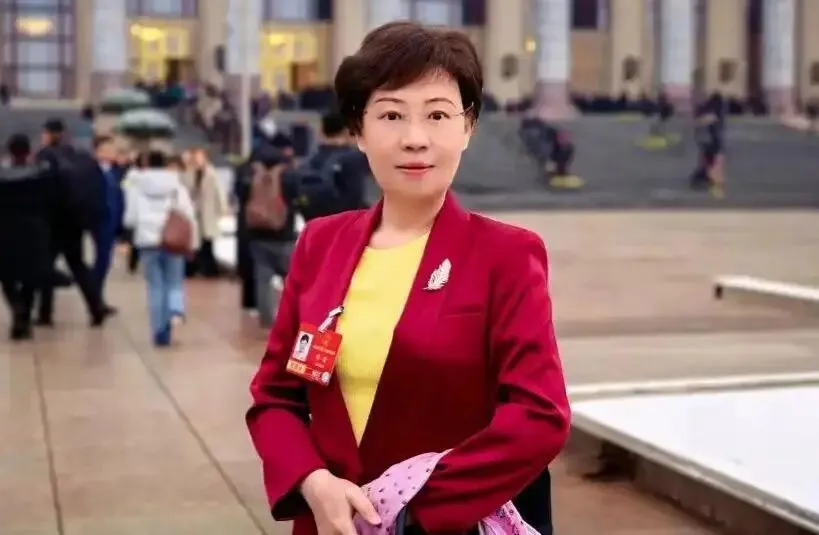 建议取消中考分流!建议70岁以上农民养老金提至500!建议允许60岁以上农民工继续务工!两会代表建言献策,每条都是真正的民生关切!-第9张图片-四季读书网 建议取消中考分流!建议70岁以上农民养老金提至500!建议允许60岁以上农民工继续务工!两会代表建言献策,每条都是真正的民生关切!-第9张图片-四季读书网