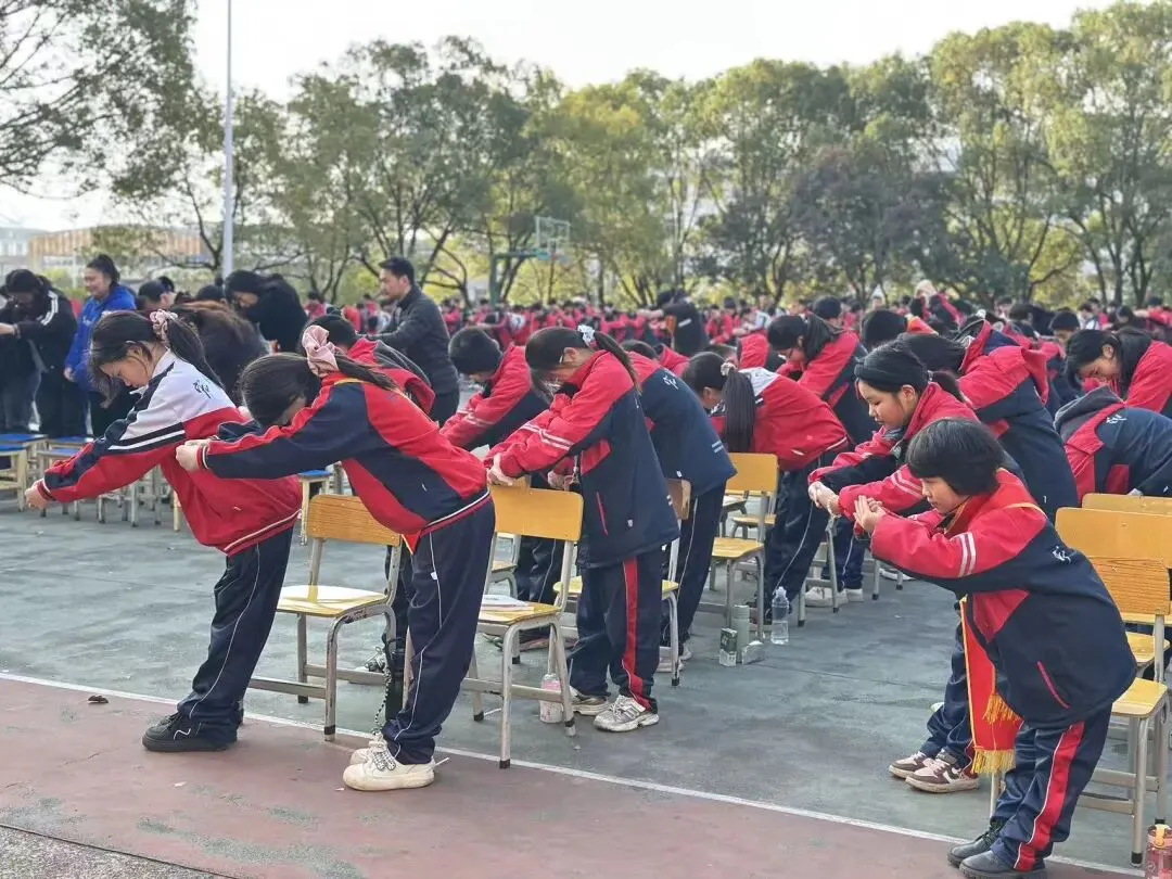 春启新程,誓战中考——永州市泓文寄宿学校2026年春季开学典礼暨百日誓师大会圆满举行-第5张图片-四季读书网