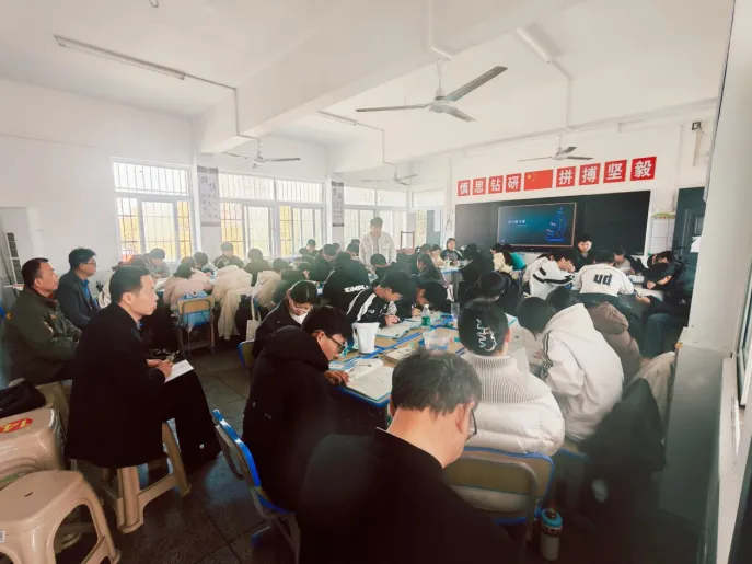 精准调研明方向 凝心聚力备中考——石首市九年级教学调研走进高陵中学-第5张图片-四季读书网 精准调研明方向 凝心聚力备中考——石首市九年级教学调研走进高陵中学-第5张图片-四季读书网