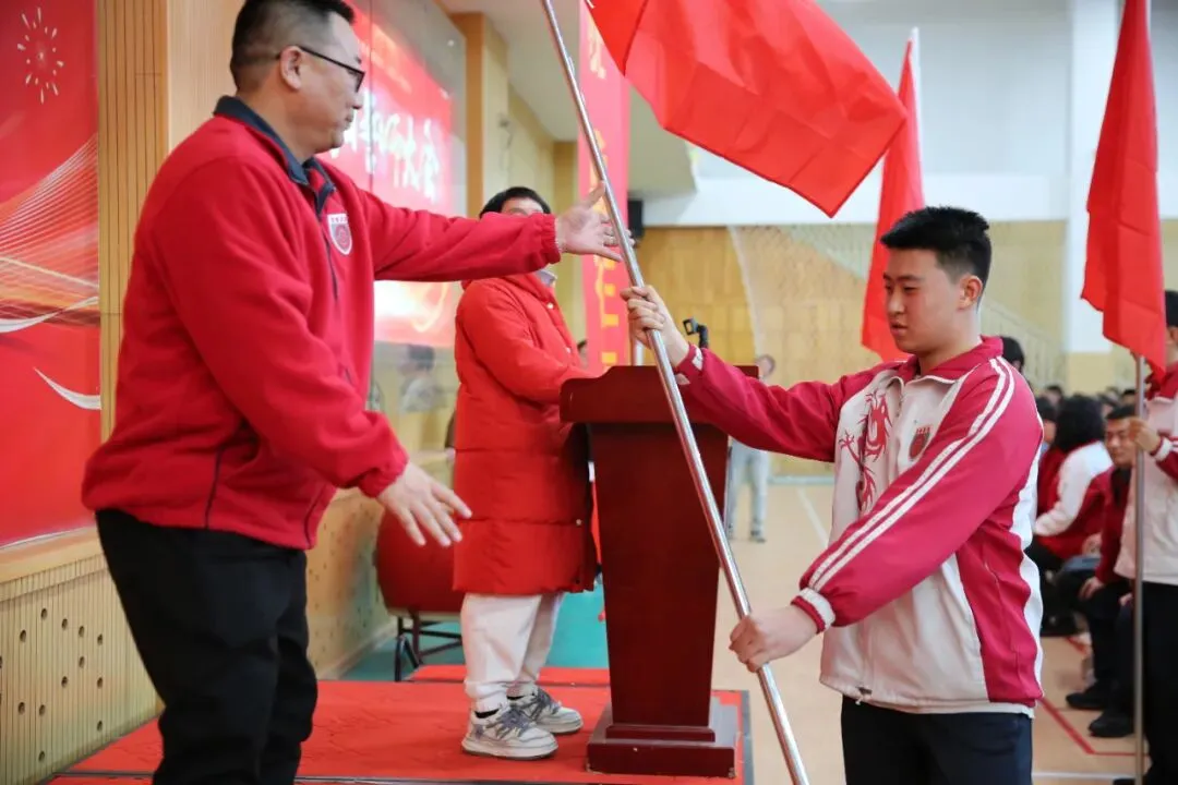 百日砺剑战中考 青春逐梦向未来——我校初三年级隆重举行中考百日誓师大会-第17张图片-四季读书网 百日砺剑战中考 青春逐梦向未来——我校初三年级隆重举行中考百日誓师大会-第17张图片-四季读书网