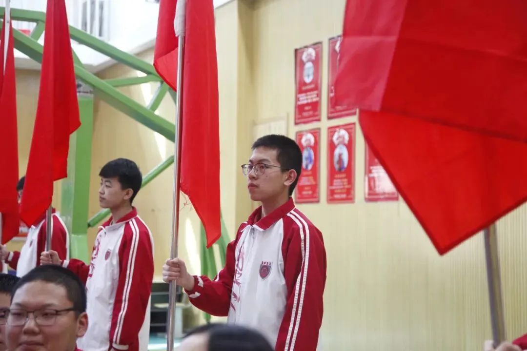 百日砺剑战中考 青春逐梦向未来——我校初三年级隆重举行中考百日誓师大会-第19张图片-四季读书网 百日砺剑战中考 青春逐梦向未来——我校初三年级隆重举行中考百日誓师大会-第19张图片-四季读书网
