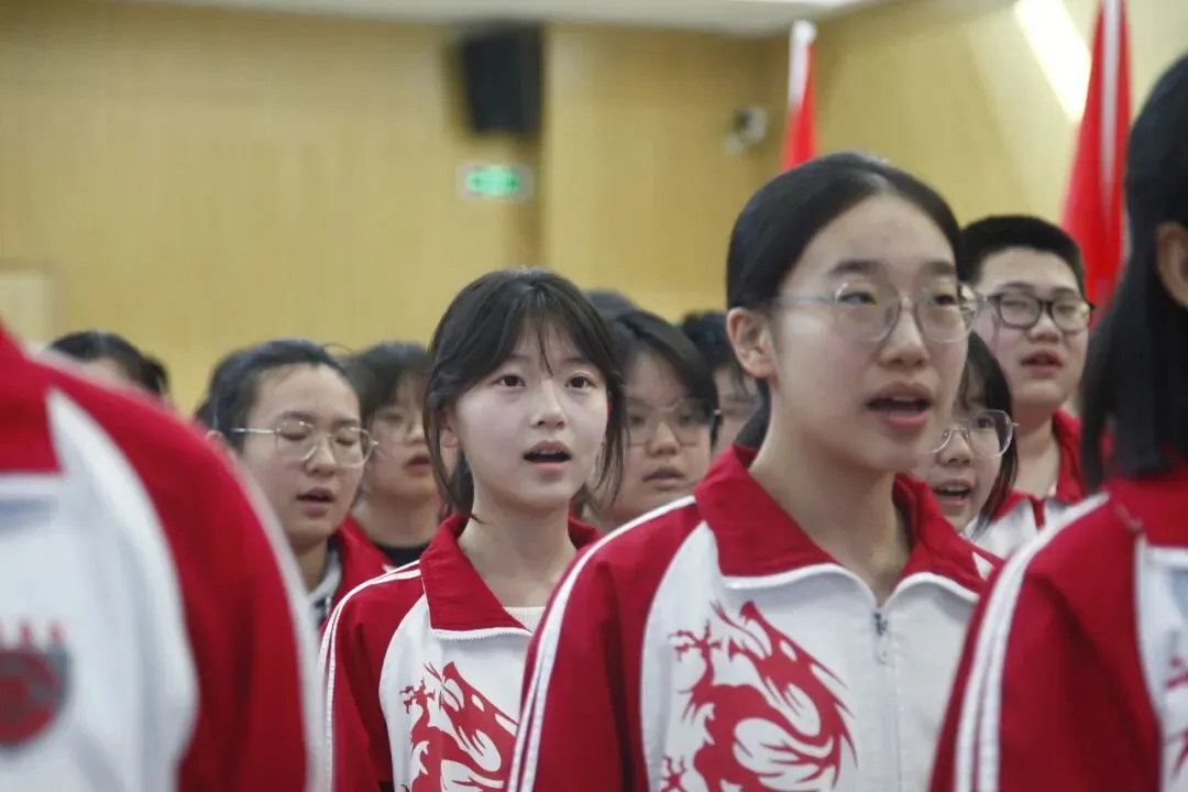 百日砺剑战中考 青春逐梦向未来——我校初三年级隆重举行中考百日誓师大会-第20张图片-四季读书网 百日砺剑战中考 青春逐梦向未来——我校初三年级隆重举行中考百日誓师大会-第20张图片-四季读书网