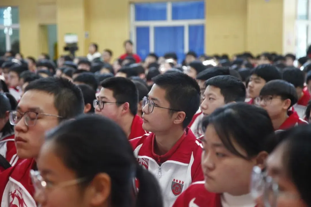百日砺剑战中考 青春逐梦向未来——我校初三年级隆重举行中考百日誓师大会-第21张图片-四季读书网 百日砺剑战中考 青春逐梦向未来——我校初三年级隆重举行中考百日誓师大会-第21张图片-四季读书网