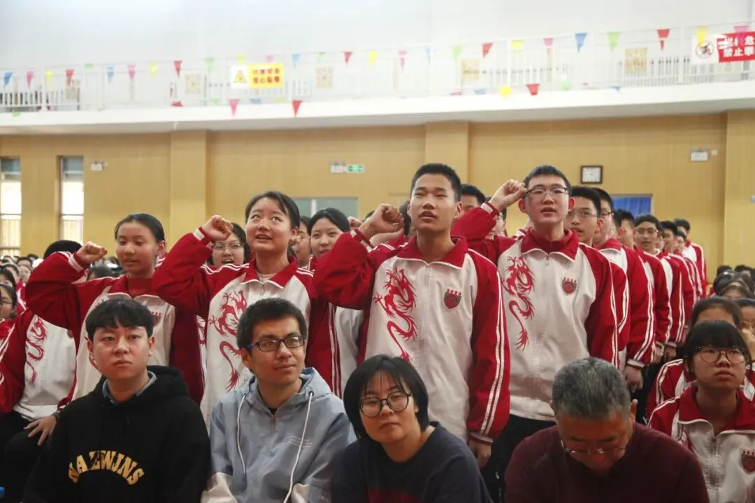 百日砺剑战中考 青春逐梦向未来——我校初三年级隆重举行中考百日誓师大会-第35张图片-四季读书网 百日砺剑战中考 青春逐梦向未来——我校初三年级隆重举行中考百日誓师大会-第35张图片-四季读书网