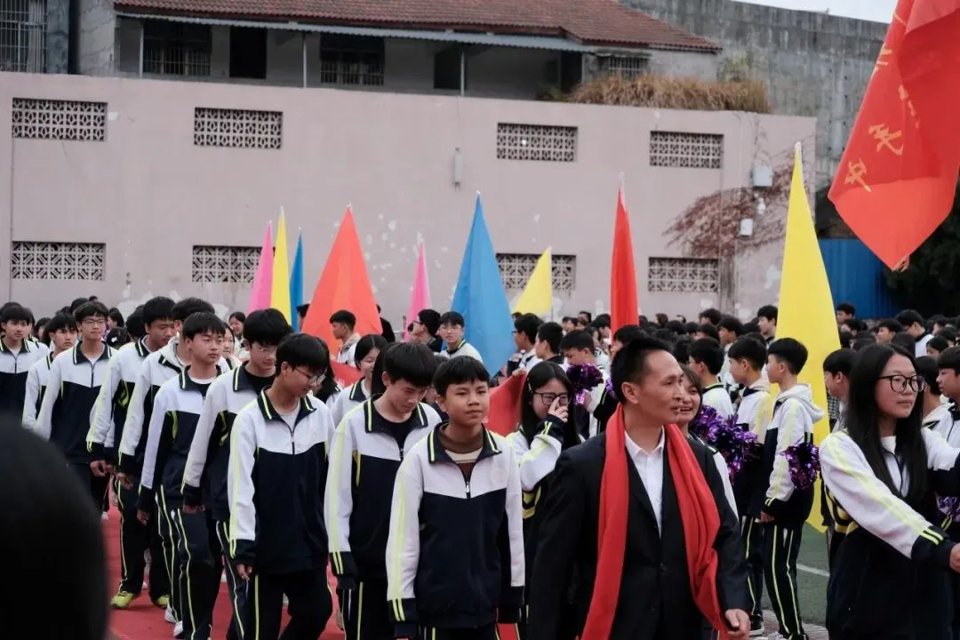百日砺剑 逐梦中考|兴义市顶效街道初级中学2026中考百日誓师大会圆满举行-第32张图片-四季读书网