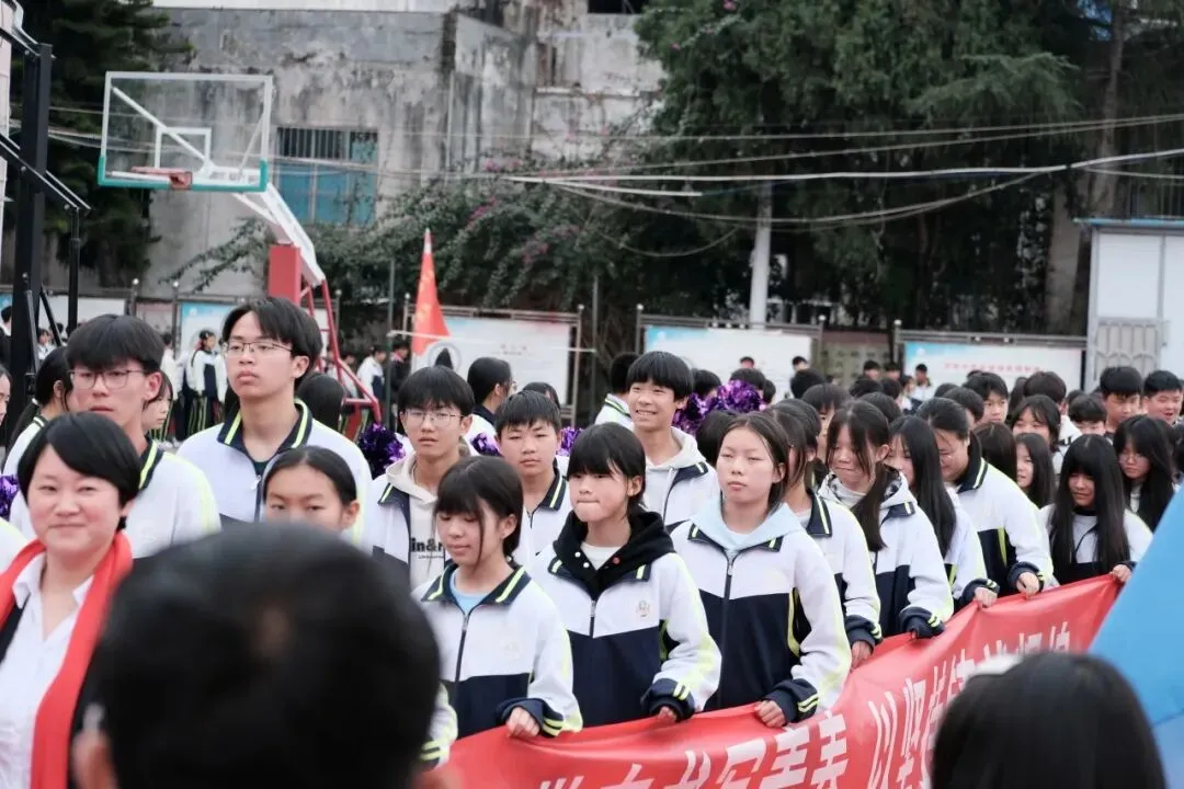 百日砺剑 逐梦中考|兴义市顶效街道初级中学2026中考百日誓师大会圆满举行-第36张图片-四季读书网
