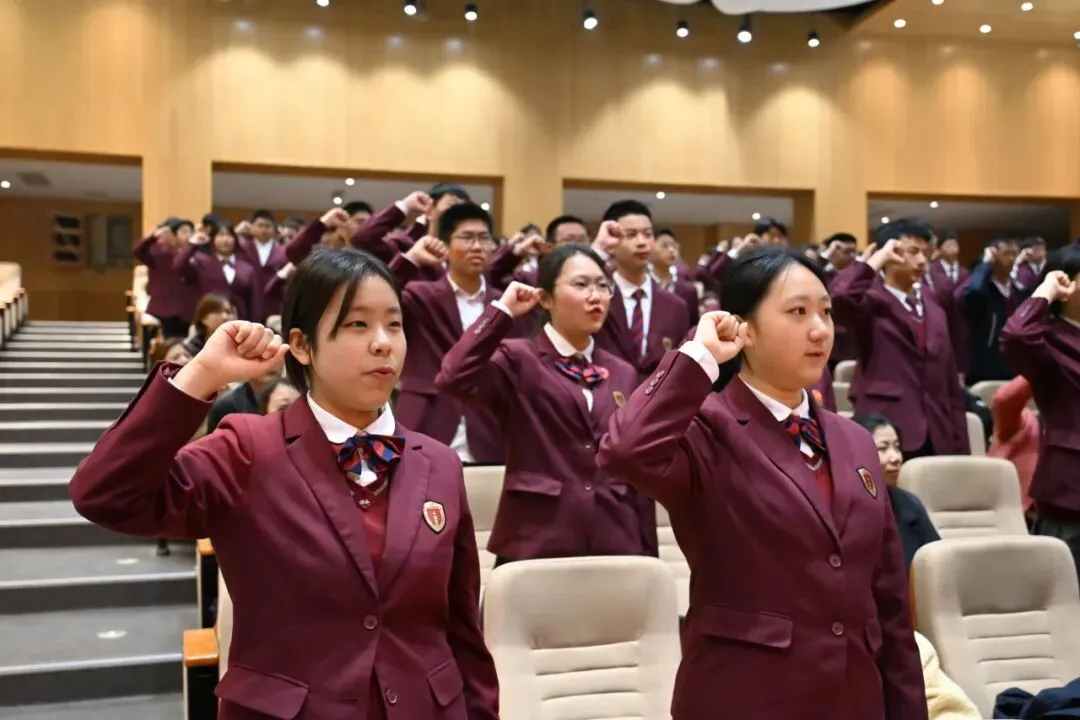 百日砺剑磨锋芒 今朝誓师赴中考 —西咸新区空港第一学校初三百日誓师大会燃情启幕-第9张图片-四季读书网 百日砺剑磨锋芒 今朝誓师赴中考 —西咸新区空港第一学校初三百日誓师大会燃情启幕-第9张图片-四季读书网