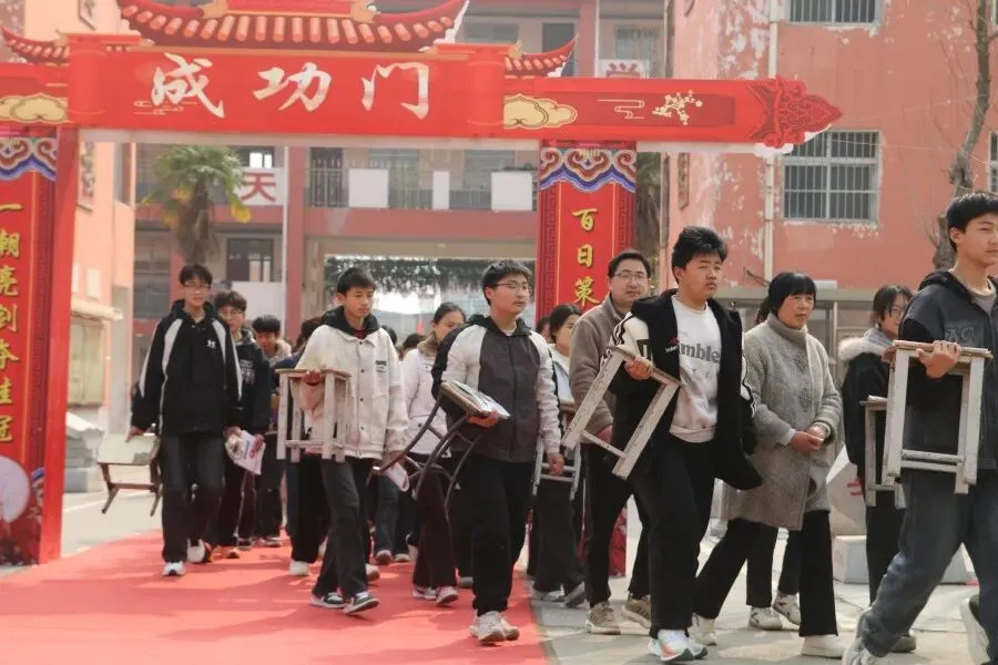 鏖战百日不负韶华,策马扬鞭决胜中考———淅川县九重镇第一初级中学举行2026年百日冲刺誓师大会-第20张图片-四季读书网