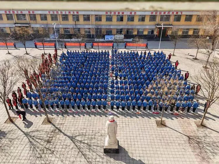 骐骥乘风 逐光山海‖沁河中学2026年中考百日誓师大会-第25张图片-四季读书网