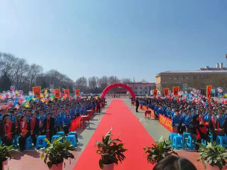骐骥乘风 逐光山海‖沁河中学2026年中考百日誓师大会-第50张图片-四季读书网