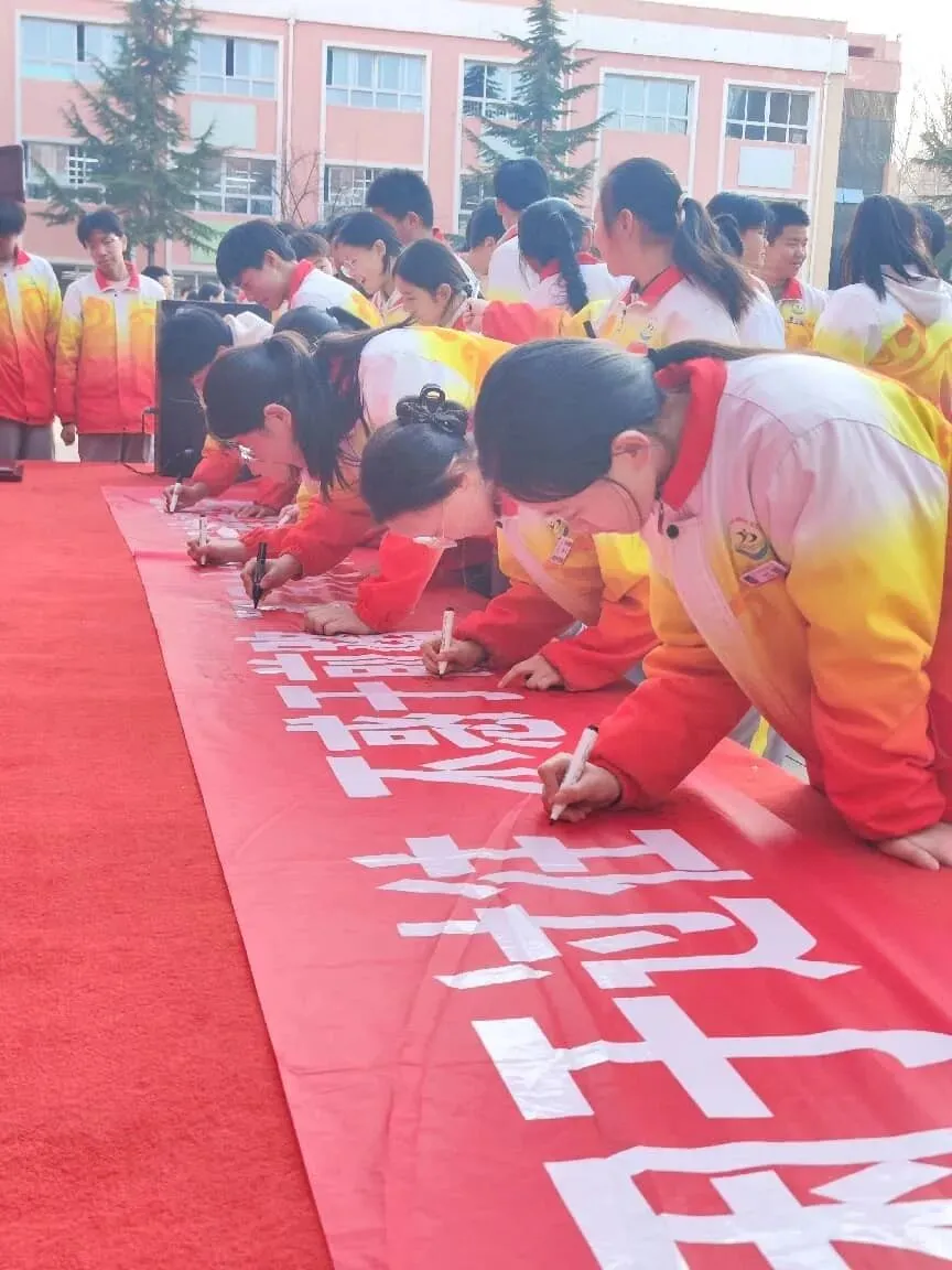 鏖战百日酬壮志 逐梦中考向未来 ——康园中学2026届中考百日冲刺誓师大会-第19张图片-四季读书网