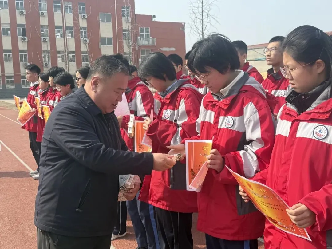 十年寒窗磨利剑 拼搏逐梦赢中考——牡丹区长城学校2023级九年级动员大会-第34张图片-四季读书网