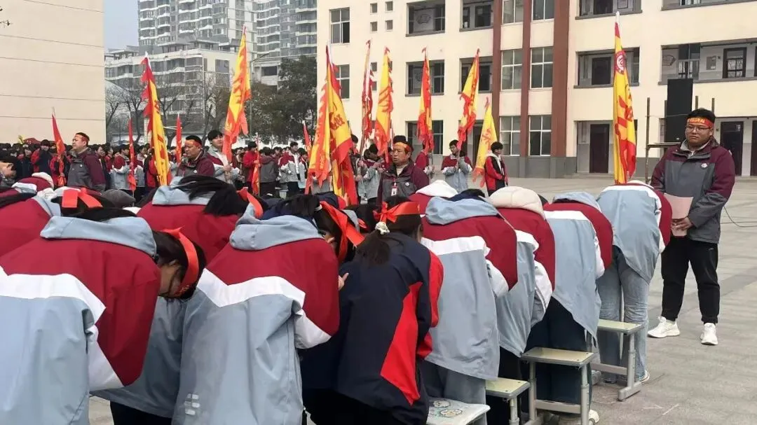 逐梦中考,决胜未来——我校举行2026届中考百日冲刺誓师大会-第17张图片-四季读书网