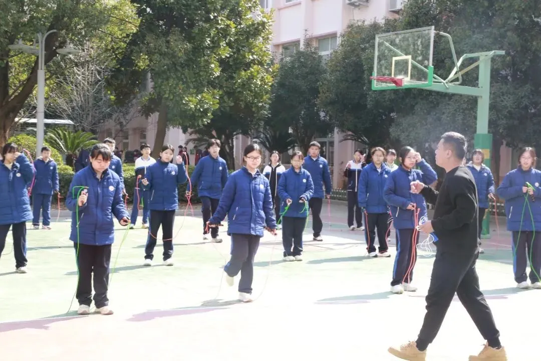 【教学动态】聚焦排球教学,共探中考体育——互联网+玉环市体育项目(排球)专题研讨暨名师送教活动在芦浦中学开展 第5张