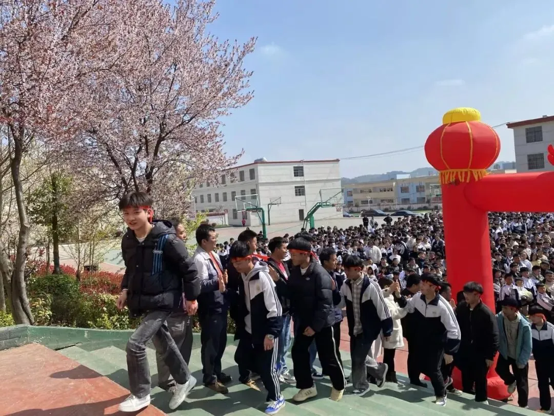 我校2026年春季学期开学典礼暨九年级中考百日誓师大会圆满举行 第13张 我校2026年春季学期开学典礼暨九年级中考百日誓师大会圆满举行 第13张