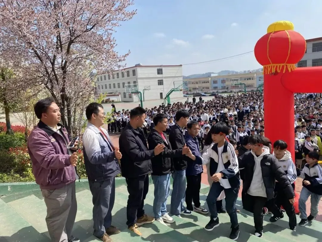 我校2026年春季学期开学典礼暨九年级中考百日誓师大会圆满举行 第14张 我校2026年春季学期开学典礼暨九年级中考百日誓师大会圆满举行 第14张
