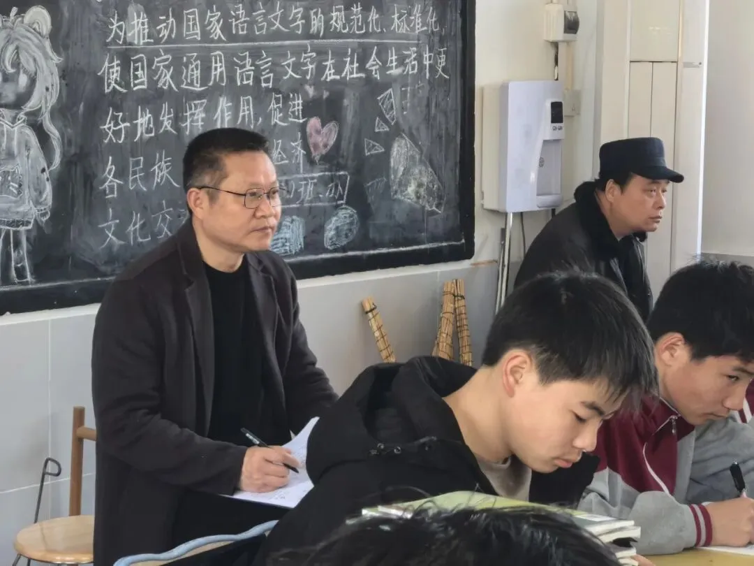 精准把脉促备考 同心共行迎中考——石首市教研室专家团队莅临我校指导复习工作 第11张 精准把脉促备考 同心共行迎中考——石首市教研室专家团队莅临我校指导复习工作 第11张