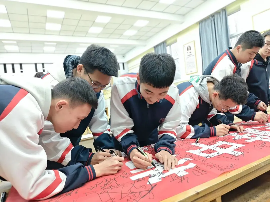 【二中幸福园・中考誓师】—— 山海关第二中学举行 2026 届初三百日誓师大会 第29张 【二中幸福园・中考誓师】—— 山海关第二中学举行 2026 届初三百日誓师大会 第29张