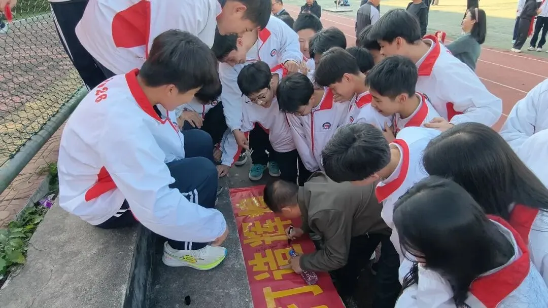 百日砺剑战中考,策马扬鞭创辉煌——南靖二中2026届中考百日冲刺誓师大会隆重举行 第52张 百日砺剑战中考,策马扬鞭创辉煌——南靖二中2026届中考百日冲刺誓师大会隆重举行 第52张