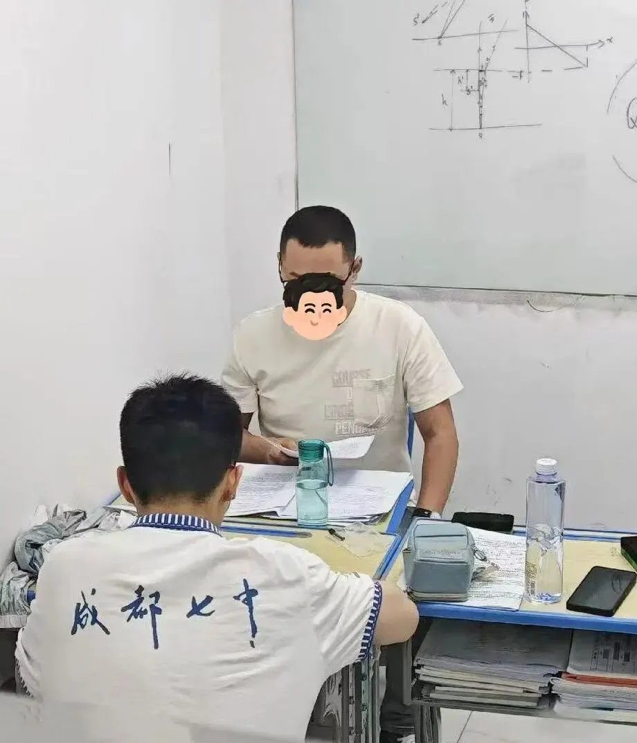 成都七中高三26届【二诊模拟全科试卷+答案】,赶紧拿回去自测! 第40张 成都七中高三26届【二诊模拟全科试卷+答案】,赶紧拿回去自测! 第40张