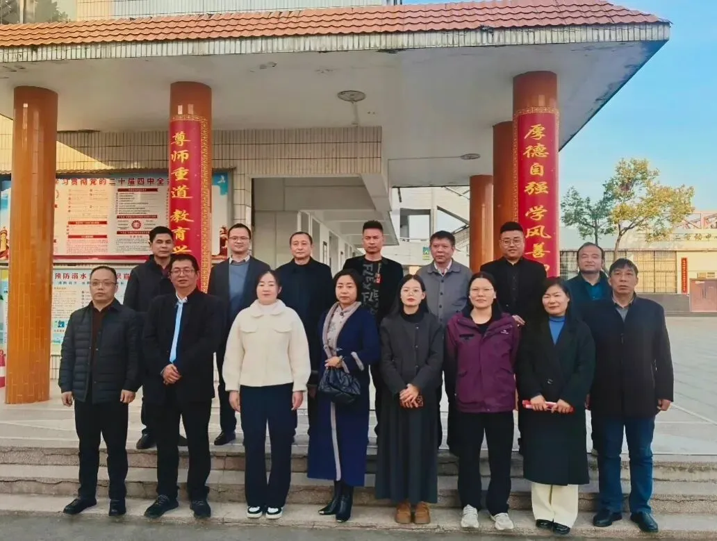 凝心聚力向未来——爱心企业家助力我校中考表彰暨动员大会圆满举行 第7张