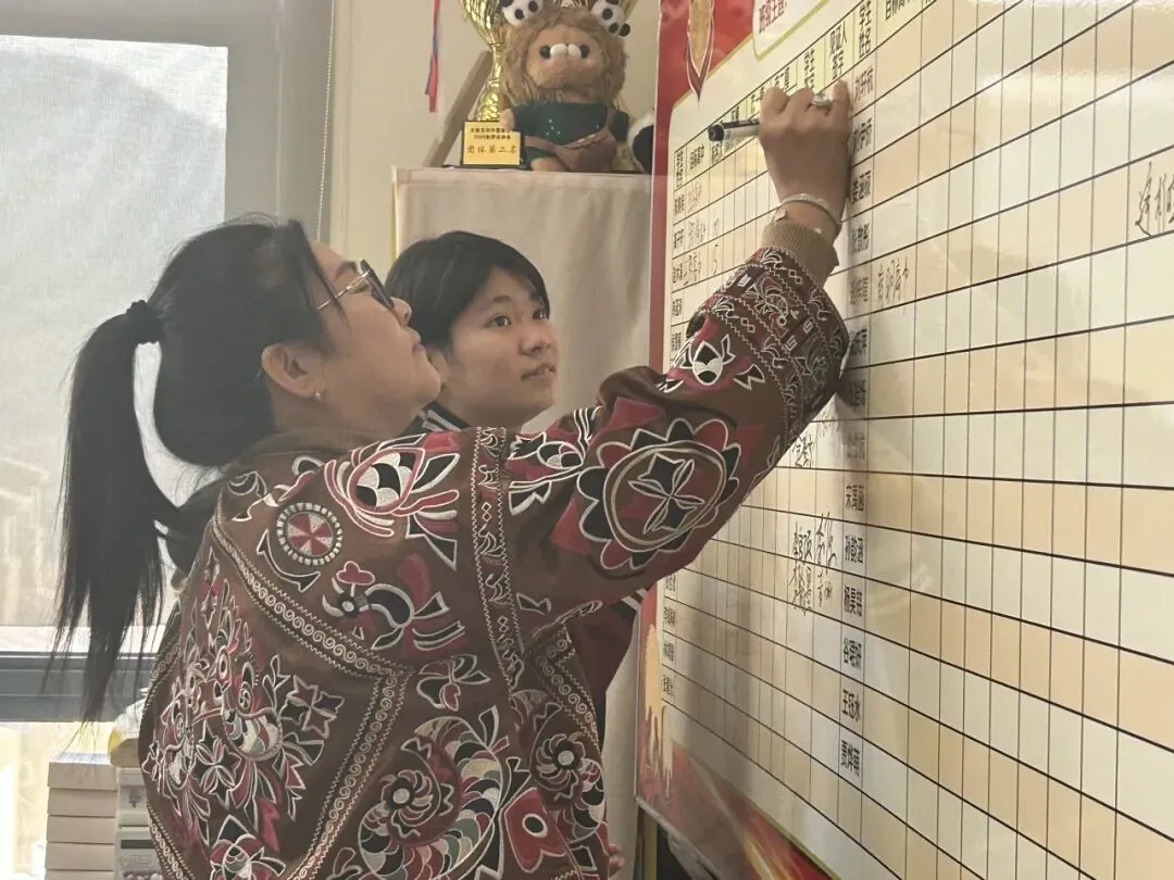 百日砺剑 逐梦中考——我校隆重举行2026届中考百日誓师大会 第34张 百日砺剑 逐梦中考——我校隆重举行2026届中考百日誓师大会 第34张