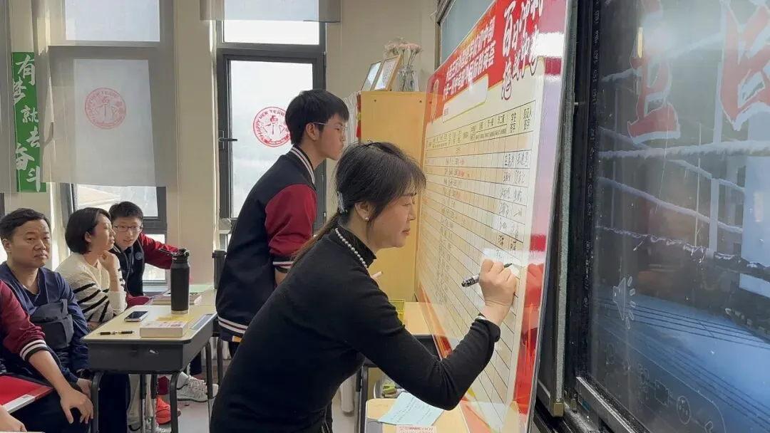 百日砺剑 逐梦中考——我校隆重举行2026届中考百日誓师大会 第40张 百日砺剑 逐梦中考——我校隆重举行2026届中考百日誓师大会 第40张