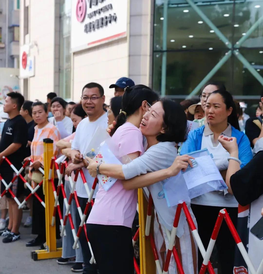 中考拉开大幕 考生自信应考-第10张图片-四季读书网