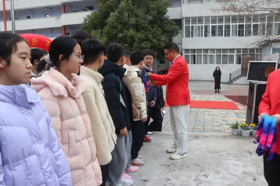厉兵秣马迎中考,百日誓师振雄心——2026年春季学期开学典礼暨百日誓师大会 第9张