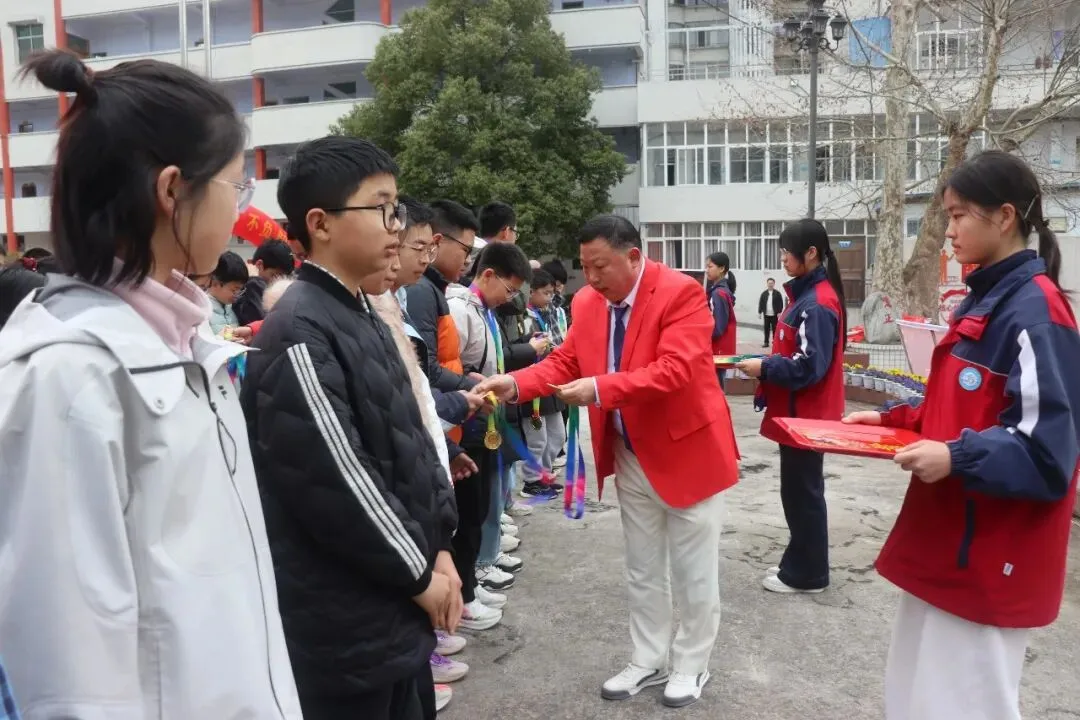 厉兵秣马迎中考,百日誓师振雄心——2026年春季学期开学典礼暨百日誓师大会 第10张