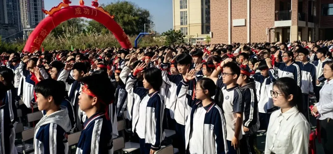 怀集二中八年级开学大会暨中考冲刺誓师大会顺利举行 第29张