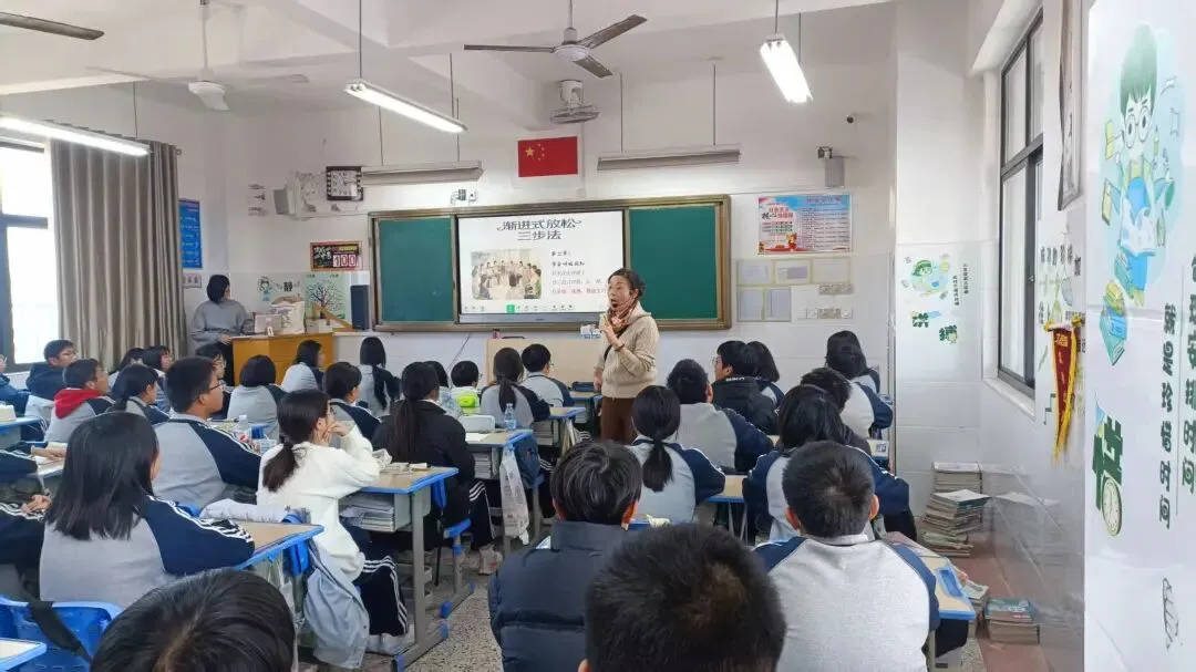 蓄力中考,静待花开——福州市未成年人心理辅导站送培送教活动走进我校 第12张