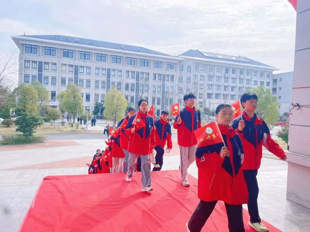 【中考加油】马跃百关 折桂当时—— 叶集区实验学校2026届毕业生心理健康教育暨动员大会隆重举行-第6张图片-四季读书网