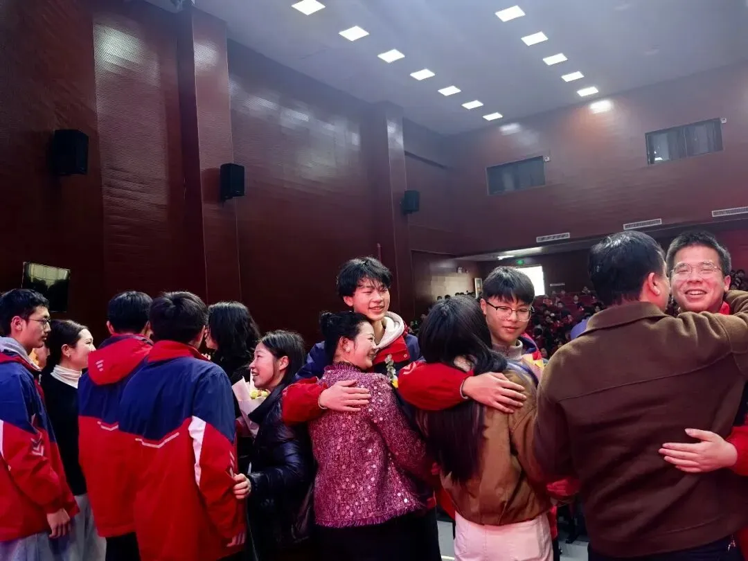 【中考加油】马跃百关 折桂当时—— 叶集区实验学校2026届毕业生心理健康教育暨动员大会隆重举行-第40张图片-四季读书网