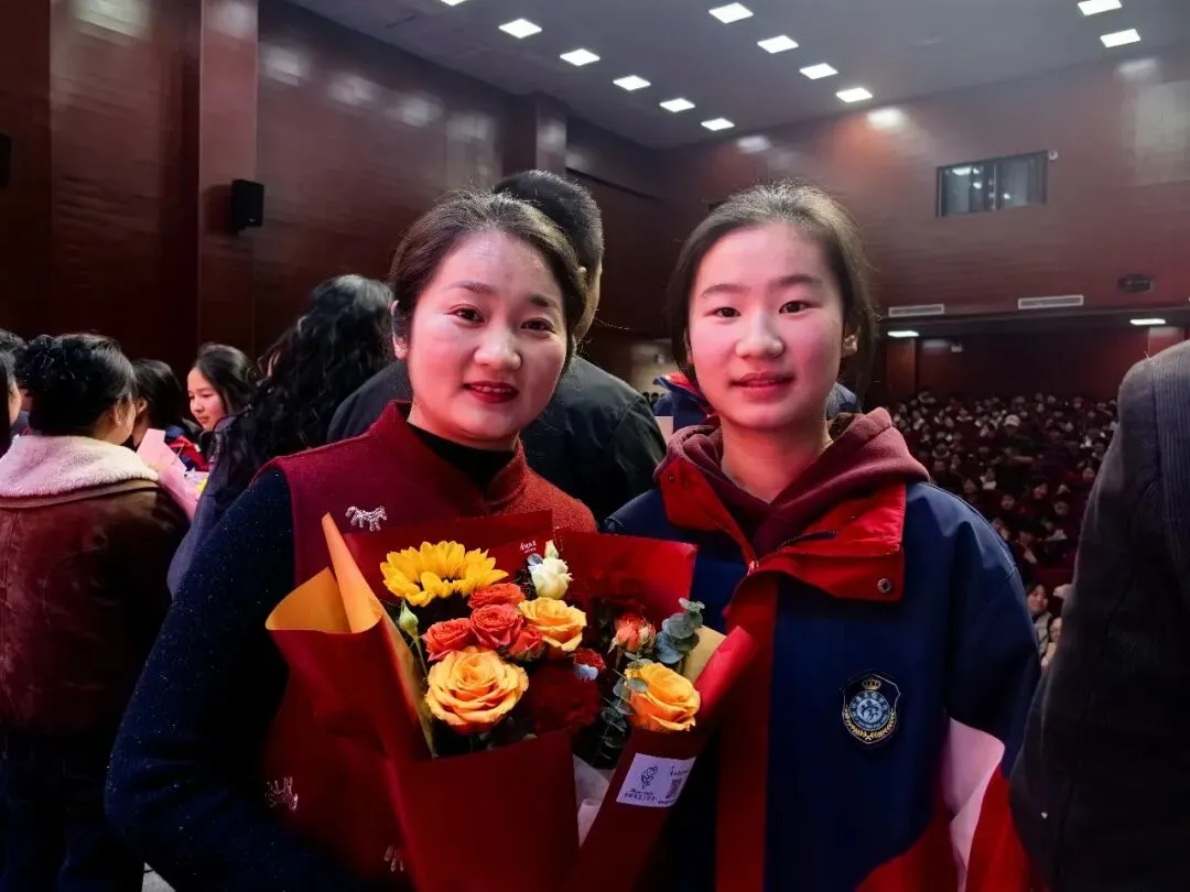 【中考加油】马跃百关 折桂当时—— 叶集区实验学校2026届毕业生心理健康教育暨动员大会隆重举行-第42张图片-四季读书网