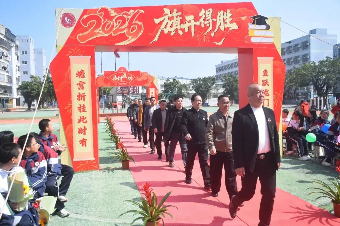 以梦为马,飞驰人生!我校隆重举行中考百日誓师大会-第8张图片-四季读书网