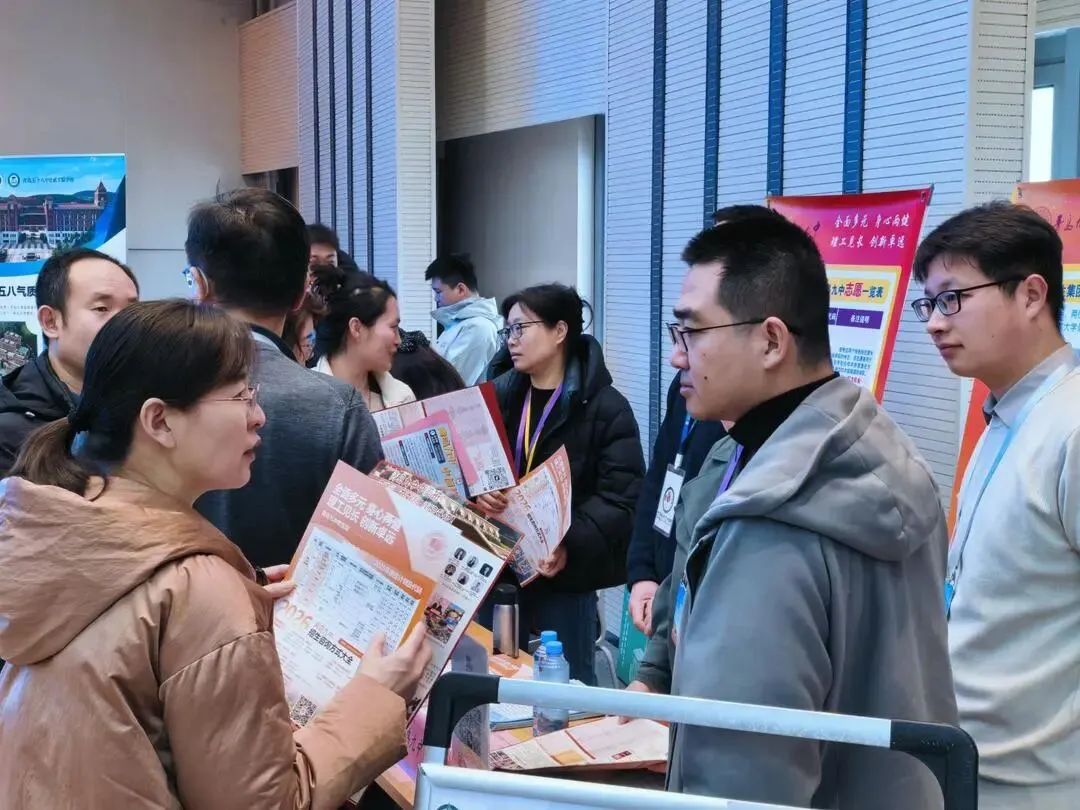 线上线下问中考!半岛中招会火热开局,携众高中全力助考中考季 第7张