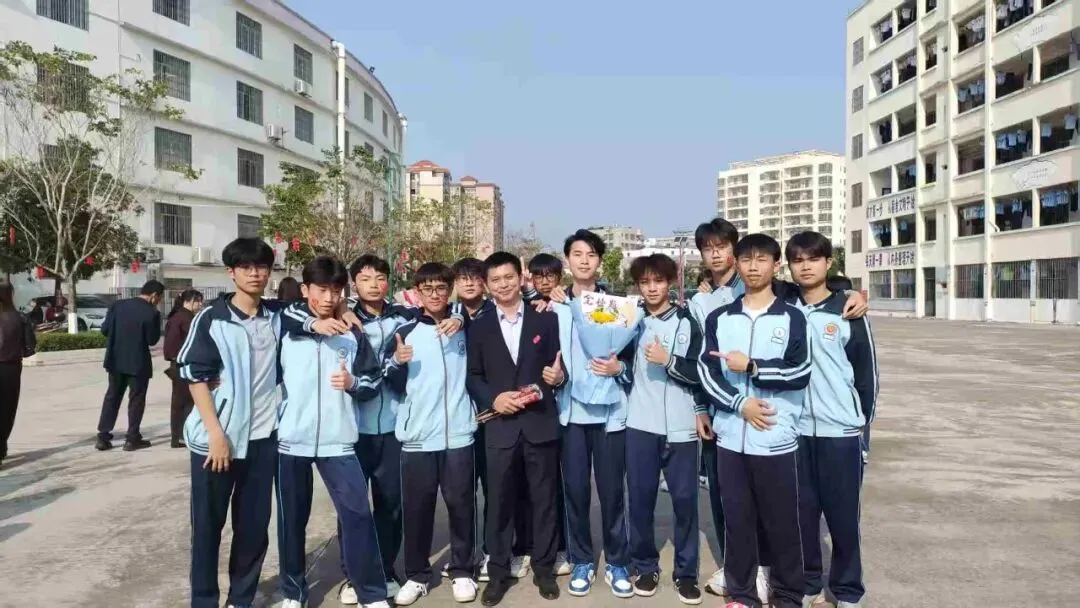 百日逐梦酬壮志 马跃中考铸辉煌——博白县实验中学举行2026届百日誓师大会 第34张