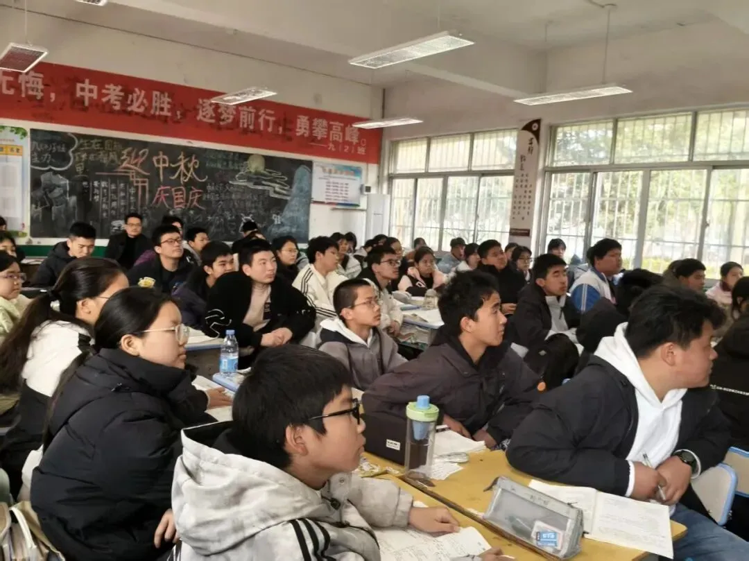 精准把脉促备考,誓言铿锵迎中考——石首市多校联动吹响2026冲锋号-第5张图片-四季读书网