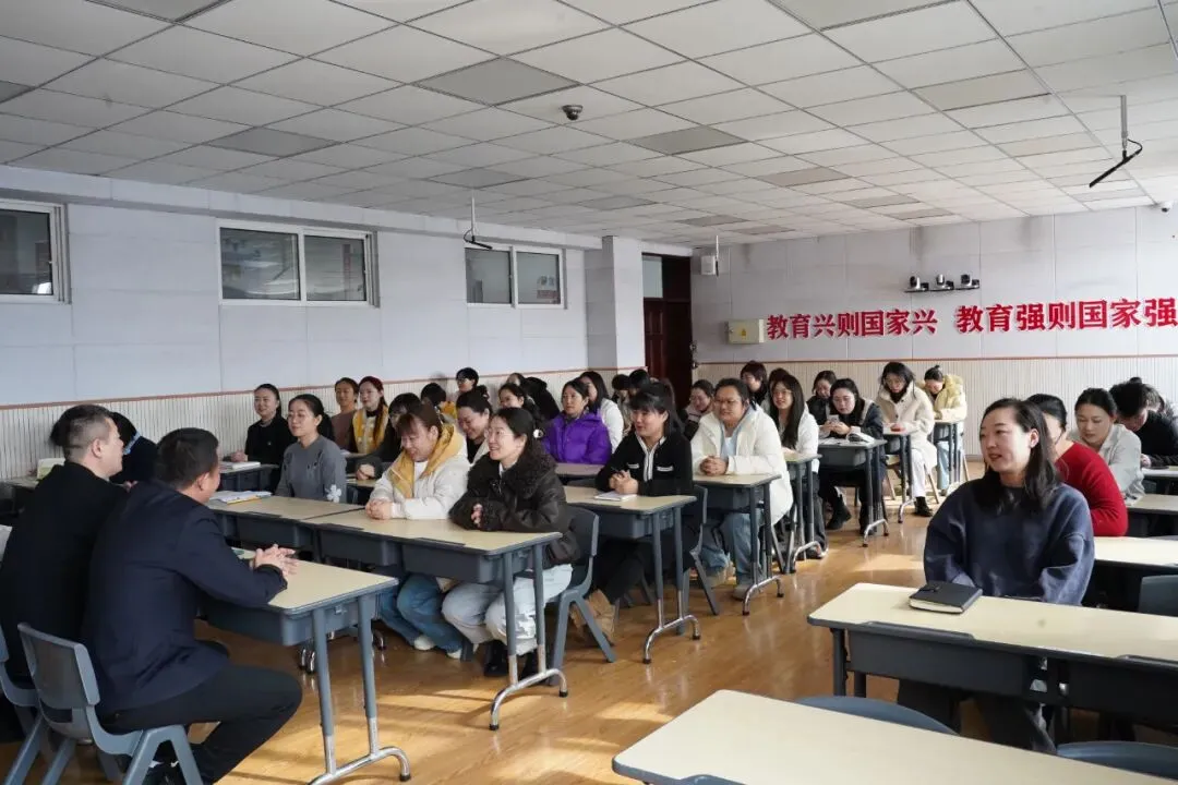 以研促教强实效 凝心聚力备中考——萝北县宝泉岭学校初四听评课活动纪实 第4张 以研促教强实效 凝心聚力备中考——萝北县宝泉岭学校初四听评课活动纪实 第4张