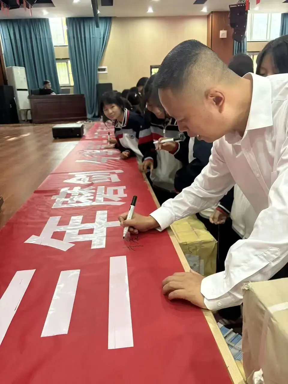 百日誓师燃壮志 逐梦中考谱新篇——勐仑中学初三中考百日誓师活动圆满举行 第16张