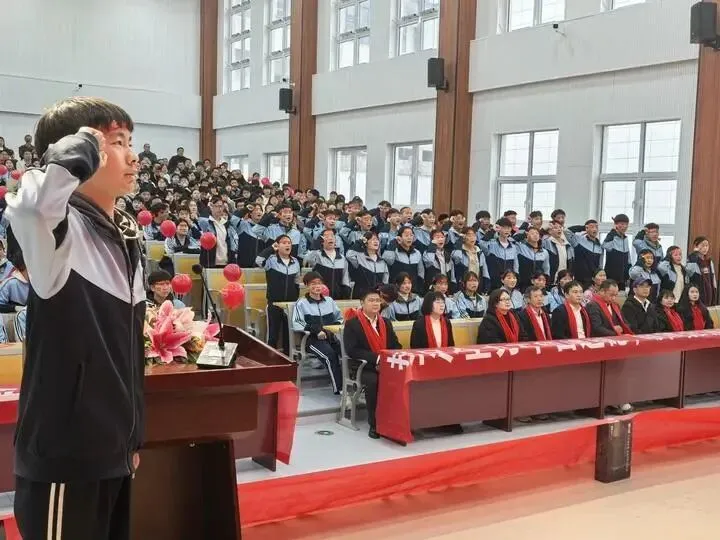 百日砺剑逐梦行 以笔为刃赴中考——宁陕县江口中学2026届中考百日誓师大会圆满举行 第2张 百日砺剑逐梦行 以笔为刃赴中考——宁陕县江口中学2026届中考百日誓师大会圆满举行 第2张