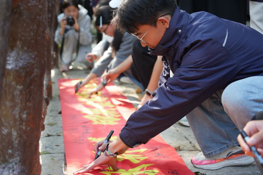 冲刺中考,勇攀高峰——丽水市文元学校2026届远足登山活动圆满举行 第16张 冲刺中考,勇攀高峰——丽水市文元学校2026届远足登山活动圆满举行 第16张