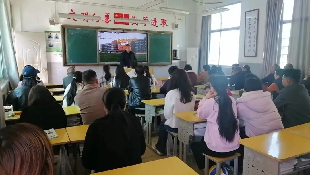 凝心聚力备中考,家校携手促圆梦——我校九年级中考复习动员家长会顺利召开 第19张 凝心聚力备中考,家校携手促圆梦——我校九年级中考复习动员家长会顺利召开 第19张