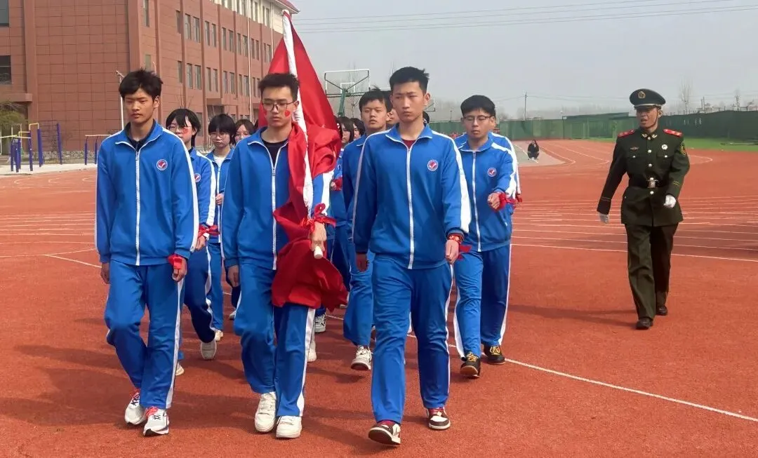 百日奋战再扬凌云之志,决战中考2026赓续辉煌——精英凌云中学初三年级百日誓师大会圆满举行 第14张 百日奋战再扬凌云之志,决战中考2026赓续辉煌——精英凌云中学初三年级百日誓师大会圆满举行 第14张