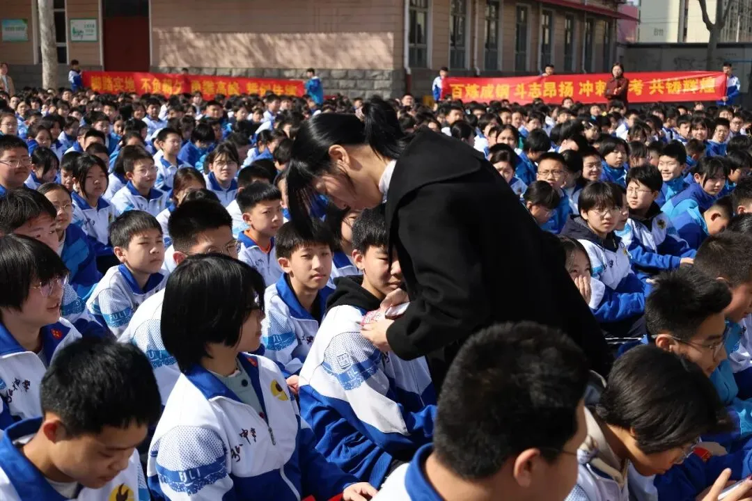 百日磨剑砺锋芒,逐梦中考启新程 —— 弘文中学初小部中考百日誓师大会圆满举行 第13张