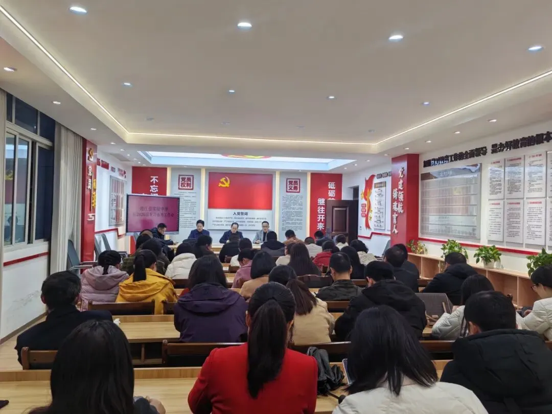 擂响中考战鼓 凝心聚力前行——通江县实验中学召开2026年春学期初三毕业班工作会-第11张图片-四季读书网