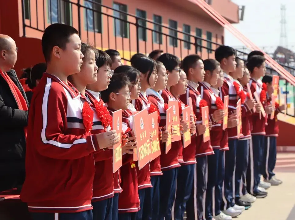 阳光燕山•校园动态——2026年中考百日誓师大会暨春季开学典礼-第11张图片-四季读书网