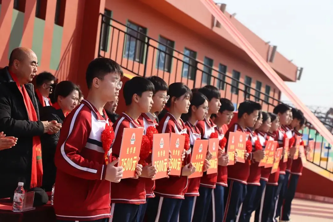阳光燕山•校园动态——2026年中考百日誓师大会暨春季开学典礼-第15张图片-四季读书网